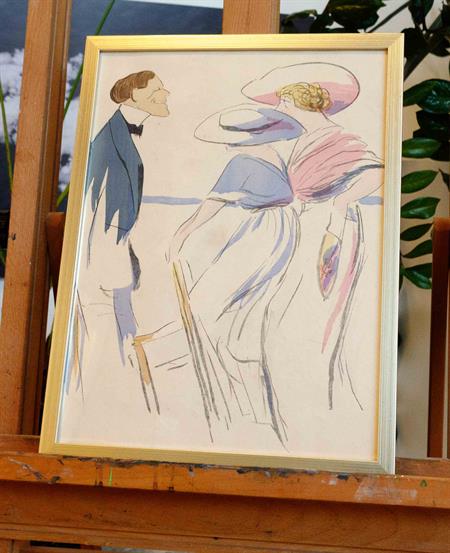 twee dames met hoed en heer in het blauw gekleed